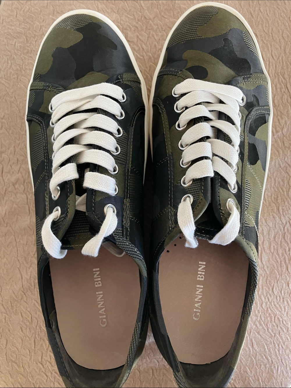 Camo Gianni Bini Platform Sneakers Womens Sz 10 Lace Up Chunky Flatform Shoes